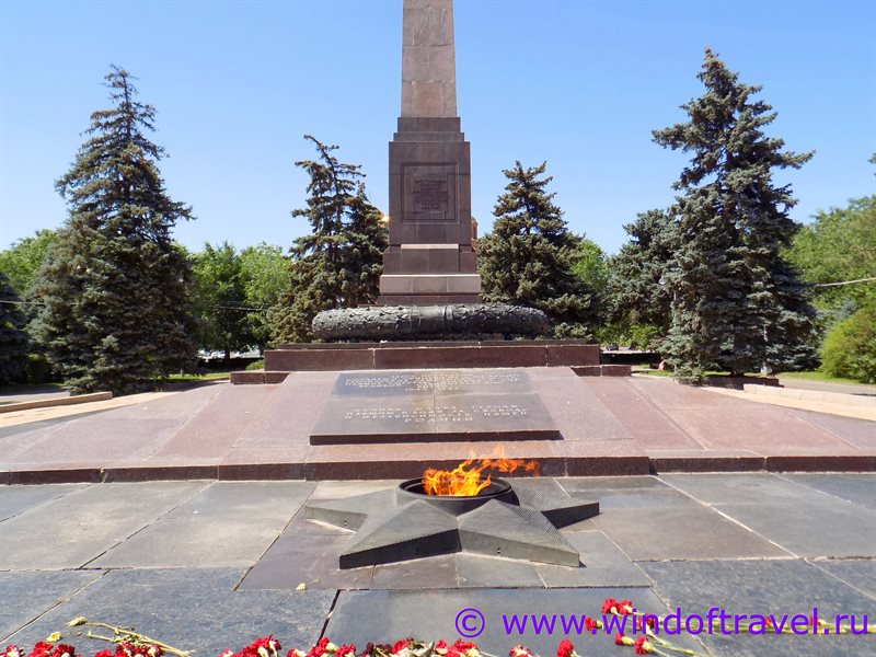 Вечный огонь на Площади Павших борцов в Волгограде