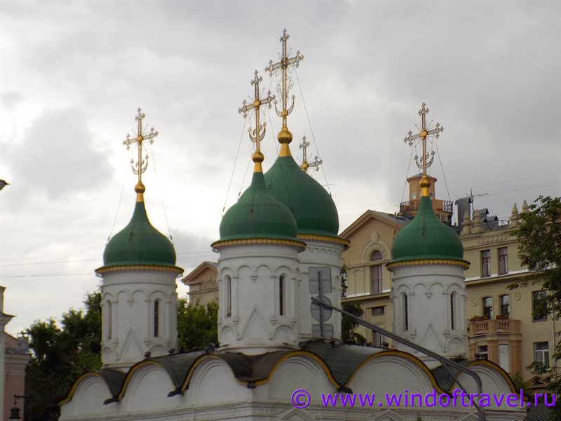 Церковь Троицы в Листах в Москве