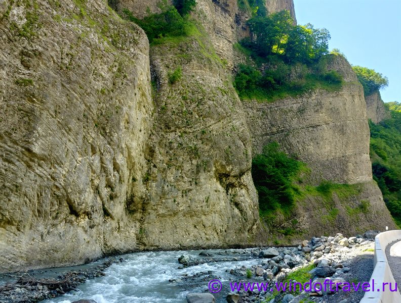 Место схода ледника Колка в Северной Осетии