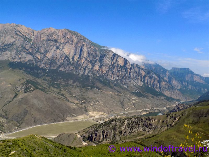 Смотровая площадка в Алагирском ущелье Северной Осетии